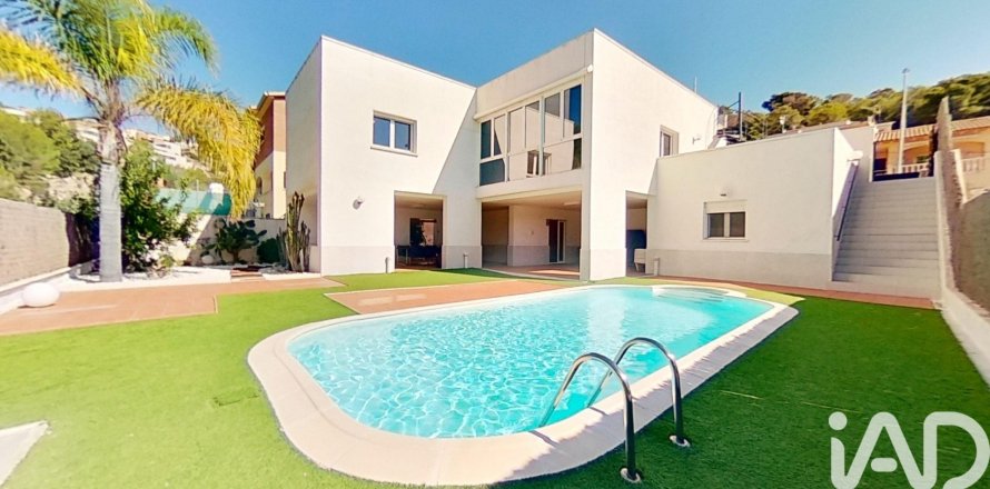 4 bedrooms house for rent in Roda de Berà, Tarragona, Catalonia, Spain № 7585