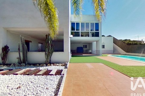 4 bedrooms house for rent in Roda de Berà, Tarragona, Catalonia, Spain № 7585 - photo 4
