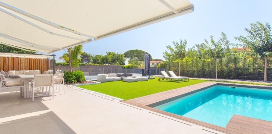 Дом с 5 спальнями в Сан-Андреу-де-Льяванересе, Барселона, Каталония, Испания № 1358