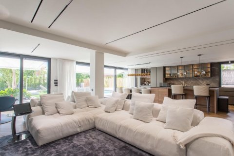 Купить дом в Сан-Андреу-де-Льяванерес, Испания с 6 комнат, № 1358 - фото 10