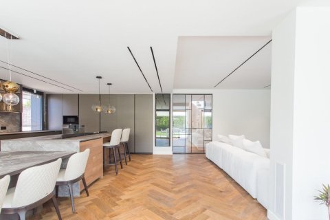 Купить дом в Сан-Андреу-де-Льяванерес, Испания с 6 комнат, № 1358 - фото 6