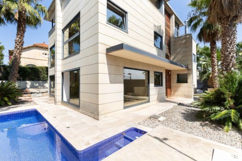 Купить дом в Сан-Кугат-дель-Вальес, Испания с 5 комнат, № 1360 - фото 2