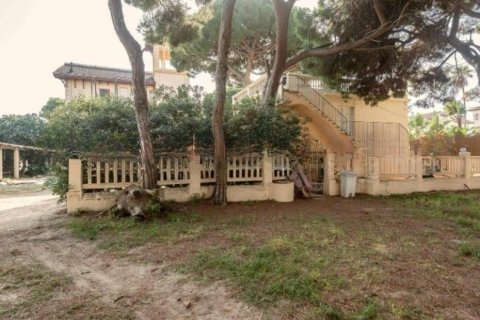 Купить дом в Сан-Висенс де Монтальт, Испания с 10 комнат, 1600м², № 1354 - фото 2