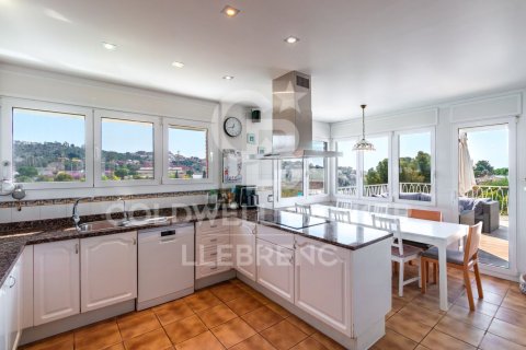 Купить дом в Сан-Жуст-Десверн, Испания с 6 спален, 351м², № 7921 - фото 19