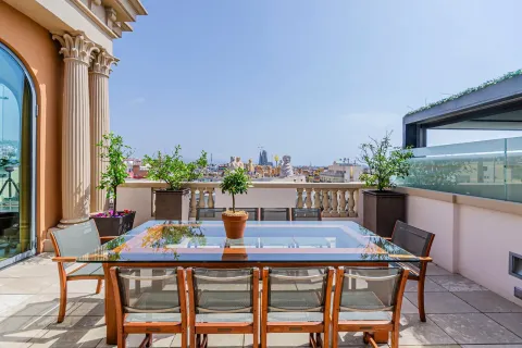 Квартира с 4 спальнями в Барселоне, Каталония, Испания № 1745