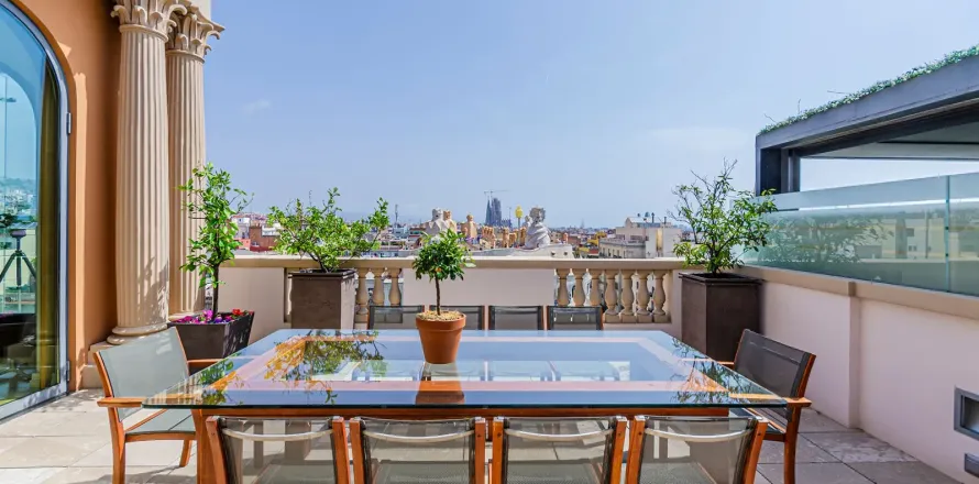 Квартира с 4 спальнями в Барселоне, Каталония, Испания № 1745