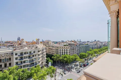 Купить квартиру в Барселона, Испания с 5 комнат, № 1745 - фото 2