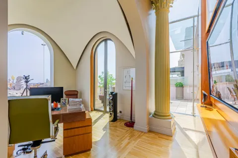 Купить квартиру в Барселона, Испания с 5 комнат, № 1745 - фото 5