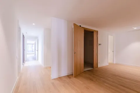 Купить квартиру в Барселона, Испания с 6 комнат, № 1742 - фото 14