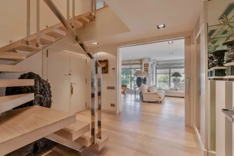 Купить квартиру в Барселона, Испания с 5 комнат, № 1744 - фото 11