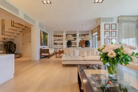 Купить квартиру в Барселона, Испания с 5 комнат, № 1744 - фото 8