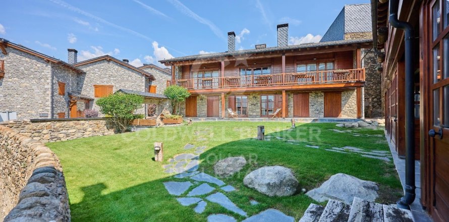 Триплекс с 4 спальнями в Героне, Каталония, Испания № 5865