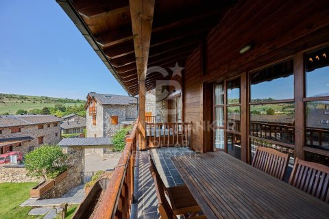 Купить триплекс в Герона, Испания с 4 спальни, 200м², № 5865 - фото 3