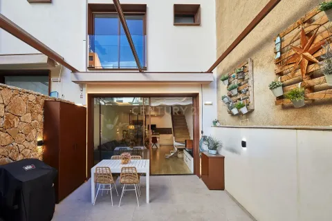 4 bedrooms house for sale in Tiana, Barcelona, Catalonia, Spain № 6930