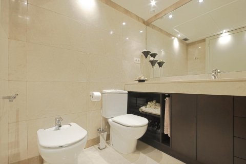 Купить квартиру в Барселона, Испания с 3 спальни, 176м², № 1124 - фото 26