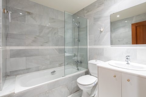 Купить квартиру в Барселона, Испания с 3 спальни, 121м², № 1123 - фото 17