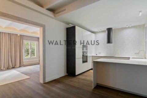 Купить квартиру в Эшампле, Испания с 3 спальни, 161м², № 2232 - фото 2