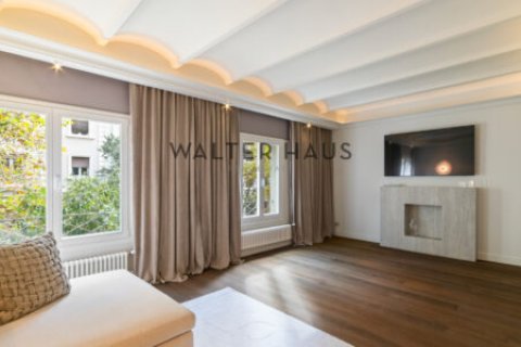 Квартира с 3 спальнями в Эшампле, Барселона, Каталония, Испания № 2232