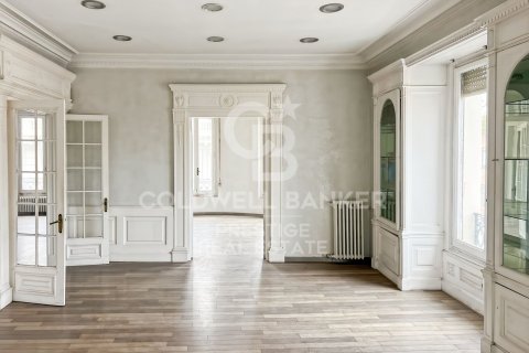 5 bedrooms apartment for sale in Barcelona, Catalonia, Spain № 5593