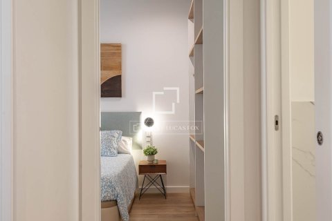 Apartamento de 2 dormitorios en venta en Barcelona, Cataluña, Spain № 4298 - foto 18