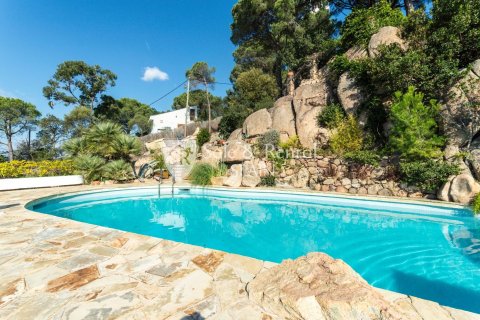 1007 sq.m. land plot for sale in Lloret de Mar, Girona, Catalonia, Spain № 6684 - photo 7