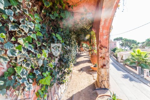 1007 sq.m. land plot for sale in Lloret de Mar, Girona, Catalonia, Spain № 6684 - photo 8