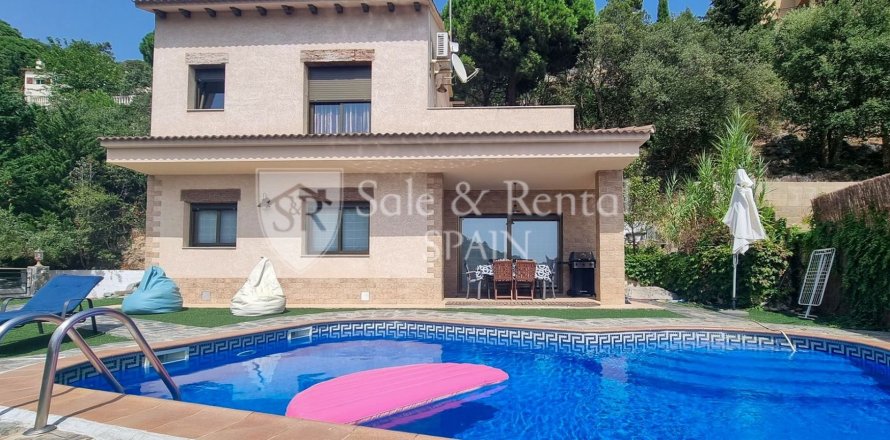 3 bedrooms house for sale in Lloret de Mar, Girona, Catalonia, Spain № 6686