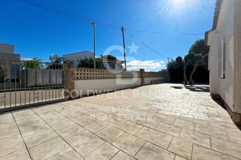 Сasa de 4 dormitorios en venta en Empuriabrava, Gerona, Cataluña, Spain № 5540 - foto 17