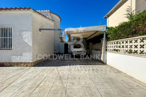 Сasa de 4 dormitorios en venta en Empuriabrava, Gerona, Cataluña, Spain № 5540 - foto 22
