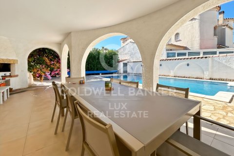 Сasa de 4 dormitorios en venta en Empuriabrava, Gerona, Cataluña, Spain № 5540 - foto 12