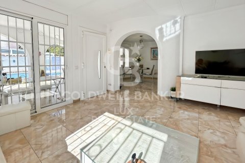 Сasa de 4 dormitorios en venta en Empuriabrava, Gerona, Cataluña, Spain № 5540 - foto 3