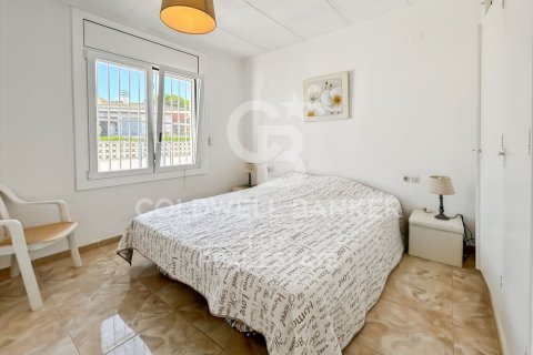 Сasa de 4 dormitorios en venta en Empuriabrava, Gerona, Cataluña, Spain № 5540 - foto 10