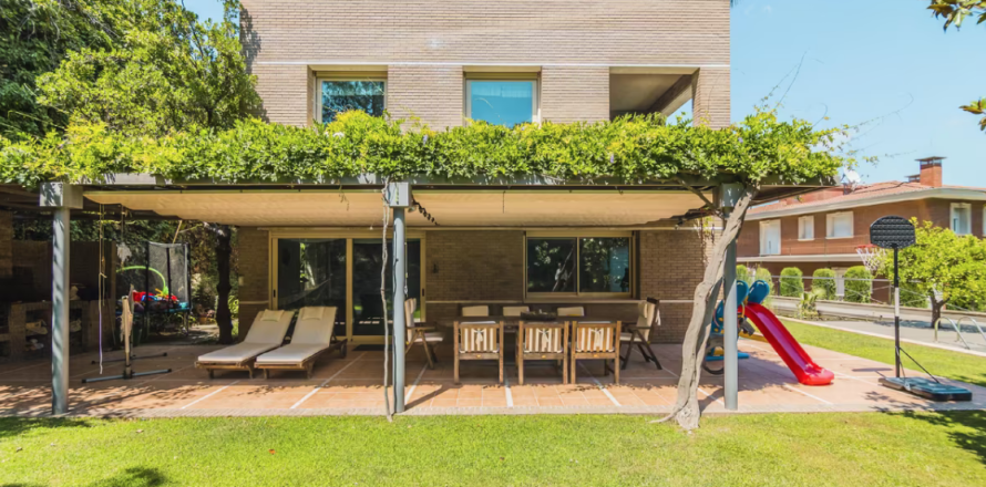 Вилла с 6 спальнями в Барселоне, Каталония, Испания № 1223