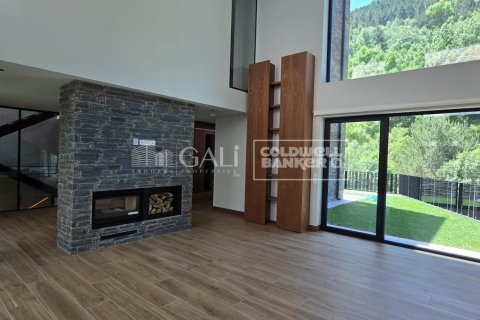 4 bedrooms house for sale in Principado De Andorra (Ninguna Poblacion Tiene C.P.), Lleida, Catalonia, Spain № 5641 - photo 3