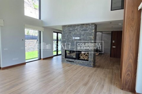 4 bedrooms house for sale in Principado De Andorra (Ninguna Poblacion Tiene C.P.), Lleida, Catalonia, Spain № 5641 - photo 2