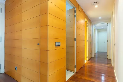 Apartamento de 3 dormitorios en venta en Barcelona, Cataluña, Spain № 1723 - foto 23