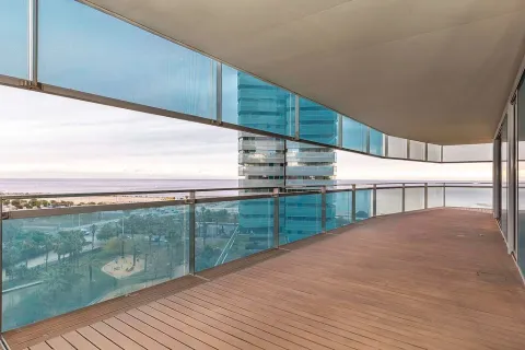 Apartamento de 3 dormitorios en venta en Barcelona, Cataluña, Spain № 1723 - foto 4