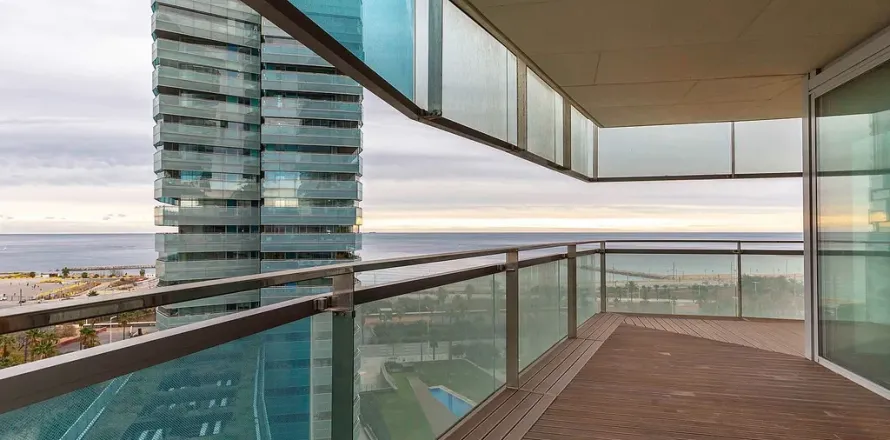 Apartamento de 3 dormitorios en venta en Barcelona, Cataluña, Spain № 1723