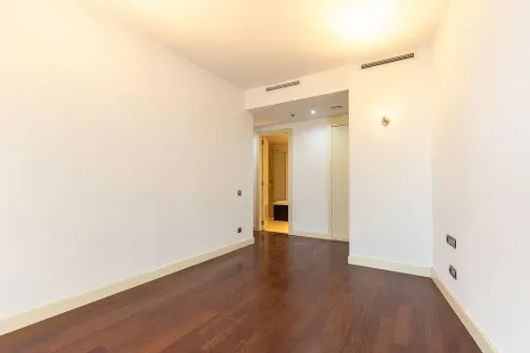 Apartamento de 3 dormitorios en venta en Barcelona, Cataluña, Spain № 1723 - foto 28