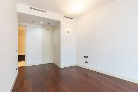 Apartamento de 3 dormitorios en venta en Barcelona, Cataluña, Spain № 1723 - foto 27