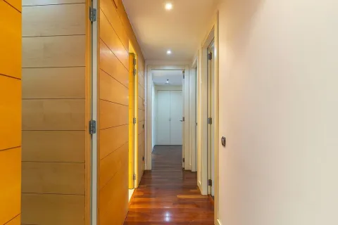 Apartamento de 3 dormitorios en venta en Barcelona, Cataluña, Spain № 1723 - foto 24