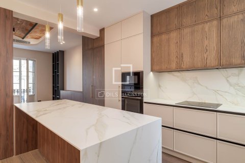 4 bedrooms apartment for sale in Barcelona, Catalonia, Spain № 4240 - photo 10