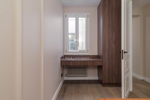 4 bedrooms apartment for sale in Barcelona, Catalonia, Spain № 4240 - photo 27