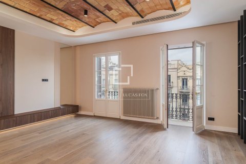 4 bedrooms apartment for sale in Barcelona, Catalonia, Spain № 4240 - photo 2