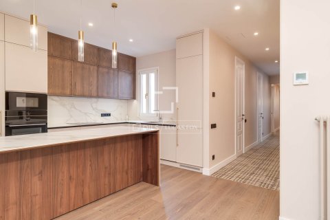 4 bedrooms apartment for sale in Barcelona, Catalonia, Spain № 4240 - photo 7