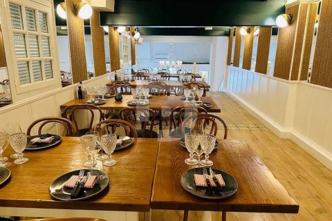 290 sq.m. commercial property for sale in L'Eixample, Barcelona, Catalonia, Spain № 4559 - photo 4