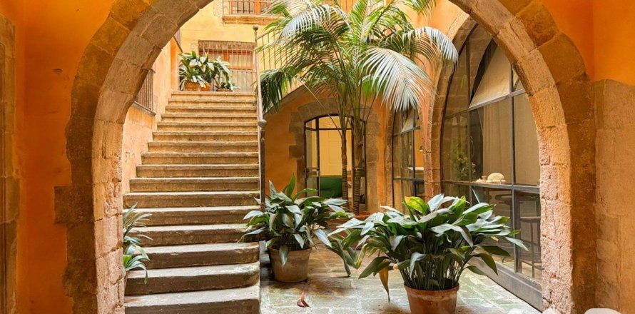 120 sq.m. commercial property for sale in Barcelona, Catalonia, Spain № 4703