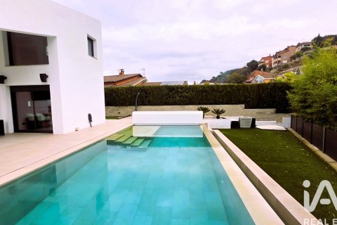 Купить дом в Сан-Фост-де-Кампсентеллес, Испания с 5 спален, 276м², № 4701 - фото 3