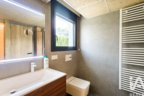 Купить дом в Сан-Фост-де-Кампсентеллес, Испания с 5 спален, 276м², № 4701 - фото 15