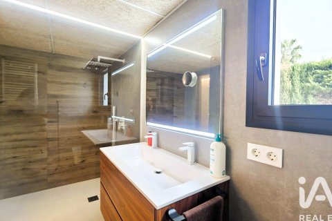 Купить дом в Сан-Фост-де-Кампсентеллес, Испания с 5 спален, 276м², № 4701 - фото 16